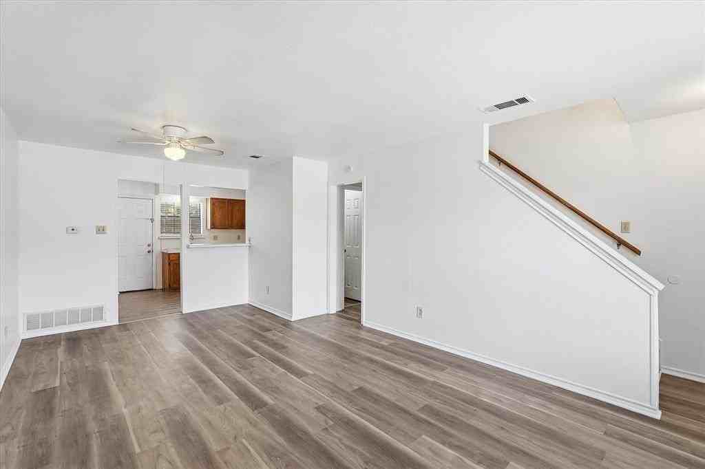 2710 Wimbledon Ct #B - Photo 3 of 29
