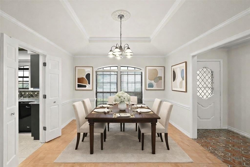 10135 Rita Rd - Photo 2 of 24