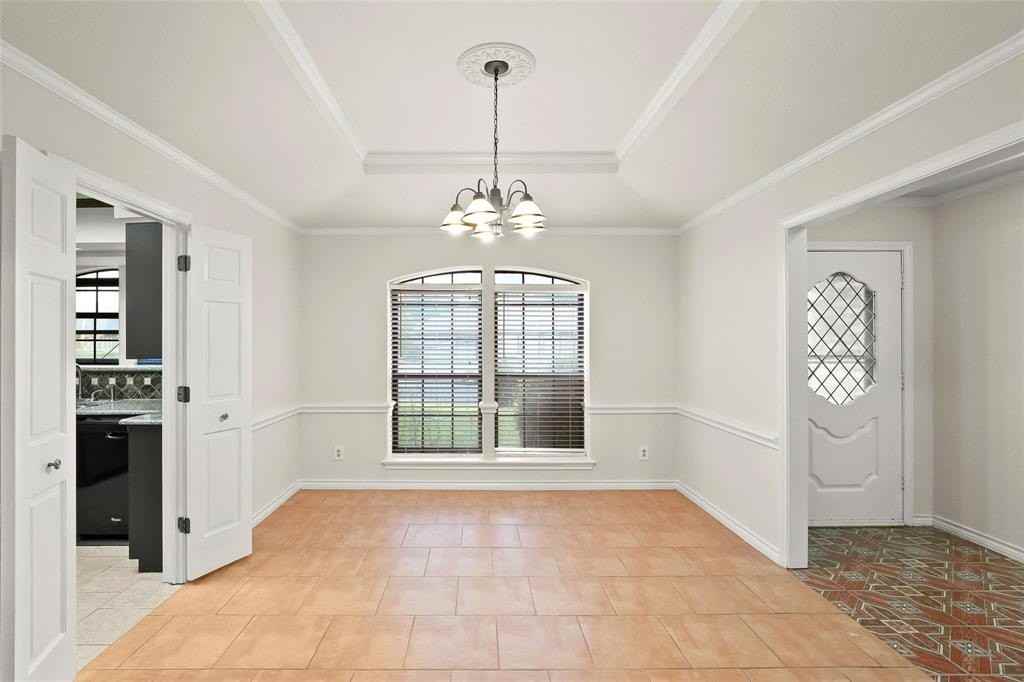 10135 Rita Rd - Photo 3 of 24