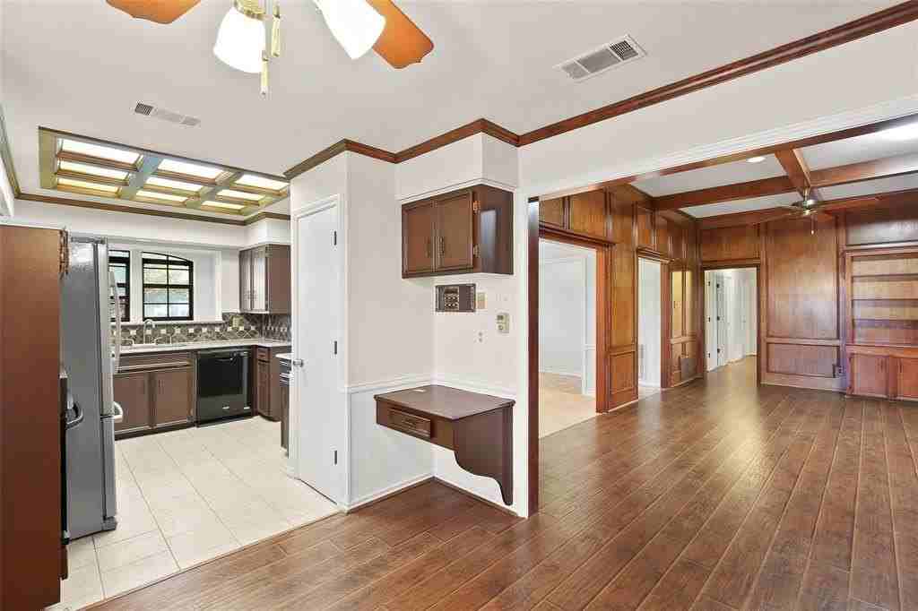 10135 Rita Rd - Photo 5 of 24