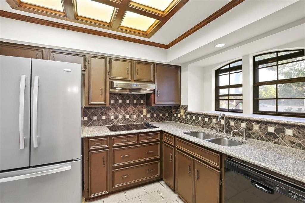 10135 Rita Rd - Photo 6 of 24