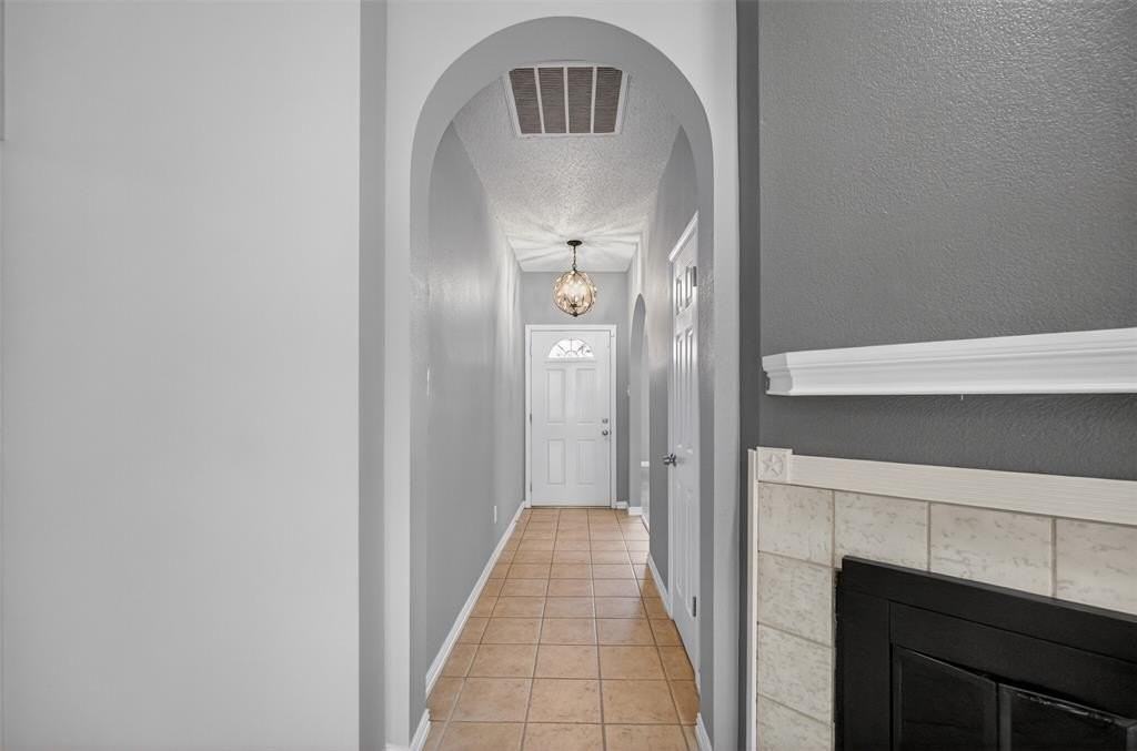 1204 Saratoga Dr - Photo 2 of 27