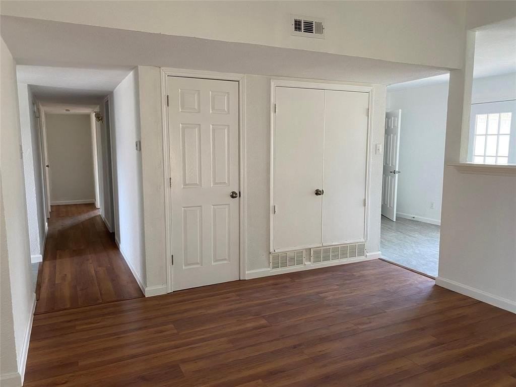 854 Timberdale St - Photo 3 of 26