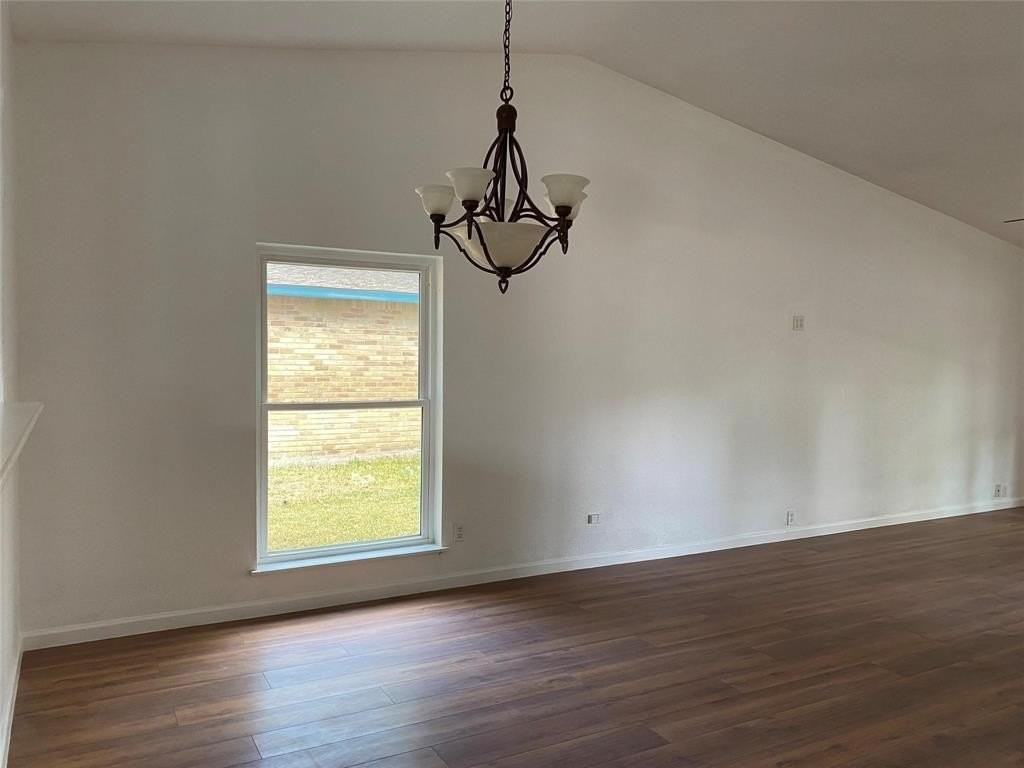 854 Timberdale St - Photo 7 of 26