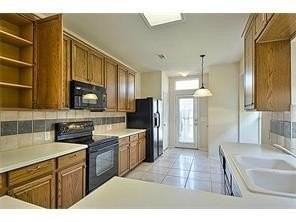 11488 Chaucer Dr - Photo 3 of 25