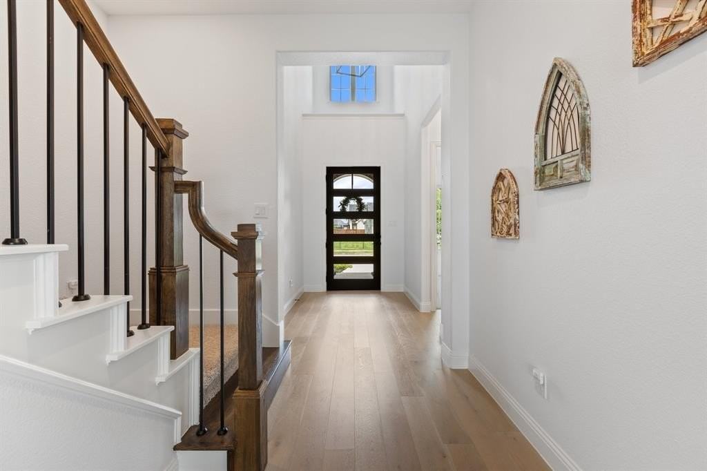 1411 Prescott Dr - Photo 3 of 36