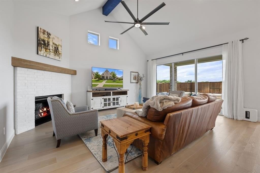 1411 Prescott Dr - Photo 5 of 36