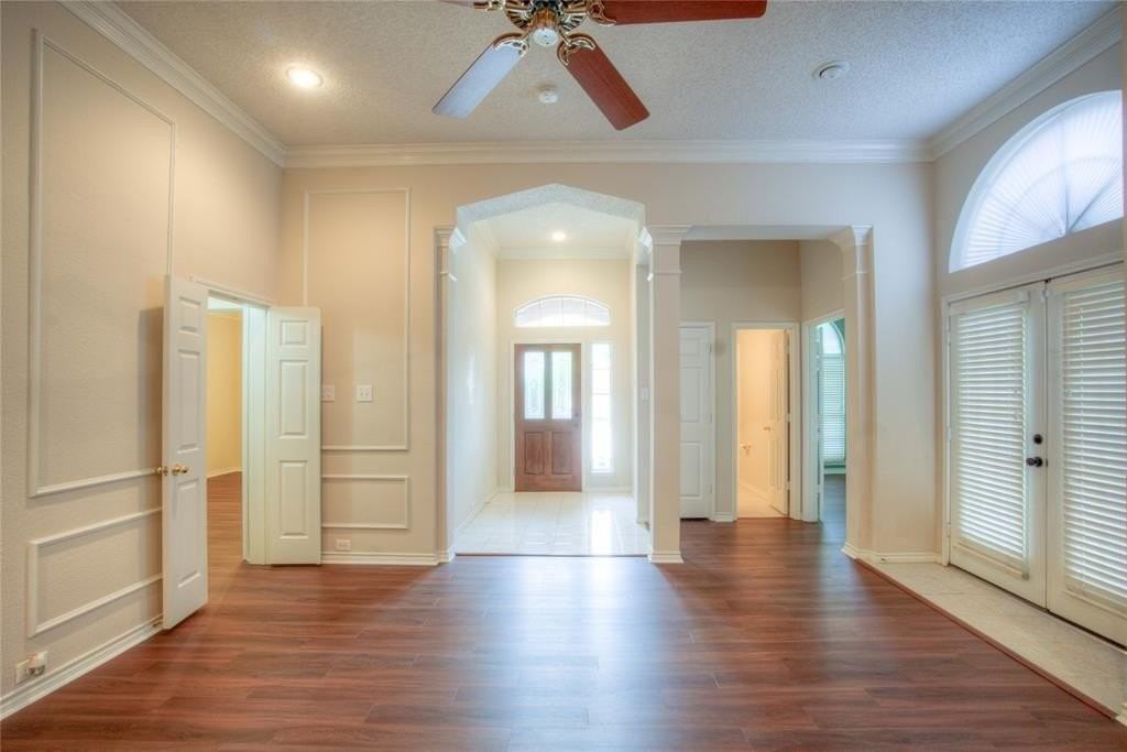 6757 Burr Oak Dr - Photo 3 of 27