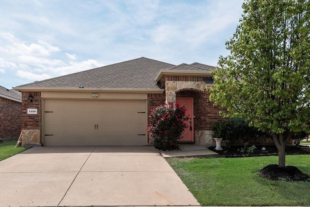 1123 Garnet St - Photo 2 of 30