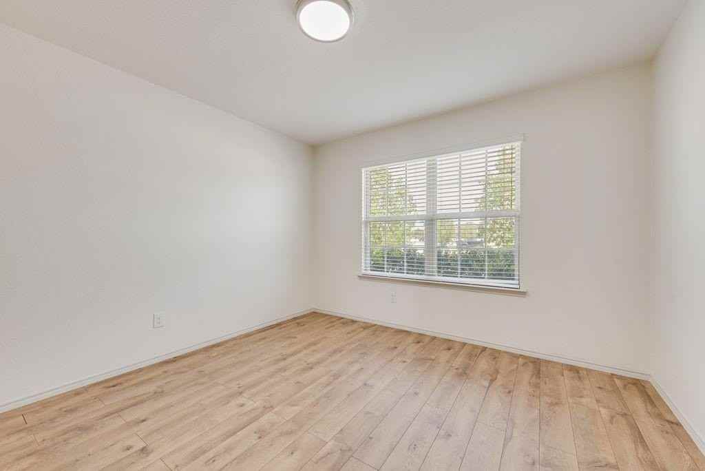 1123 Garnet St - Photo 7 of 30