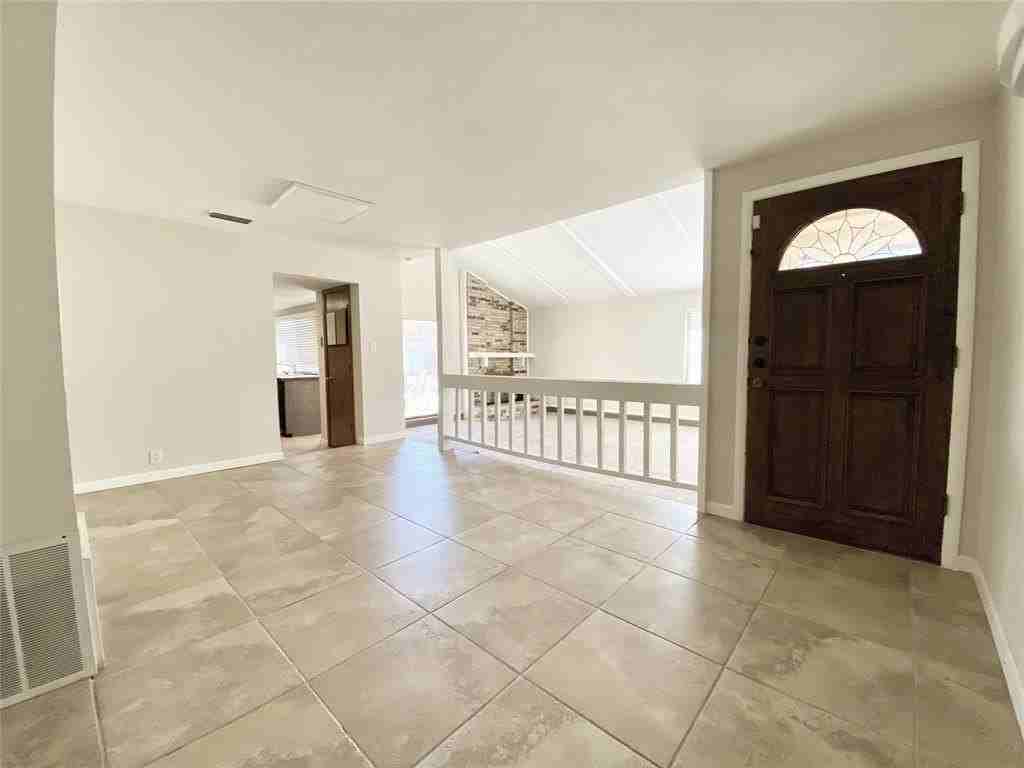 1700 Crystal Way - Photo 4 of 11