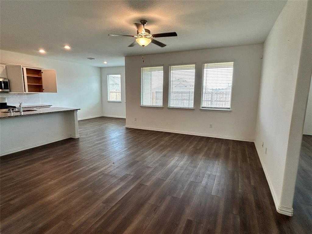 5628 Elwood Dr - Photo 2 of 14