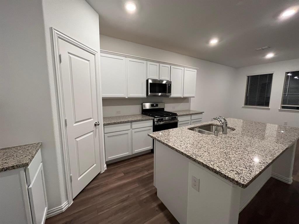 5628 Elwood Dr - Photo 3 of 14