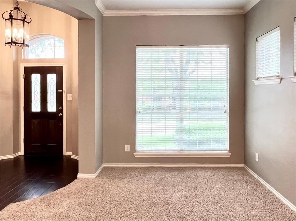 1653 Carson Ln - Photo 4 of 24