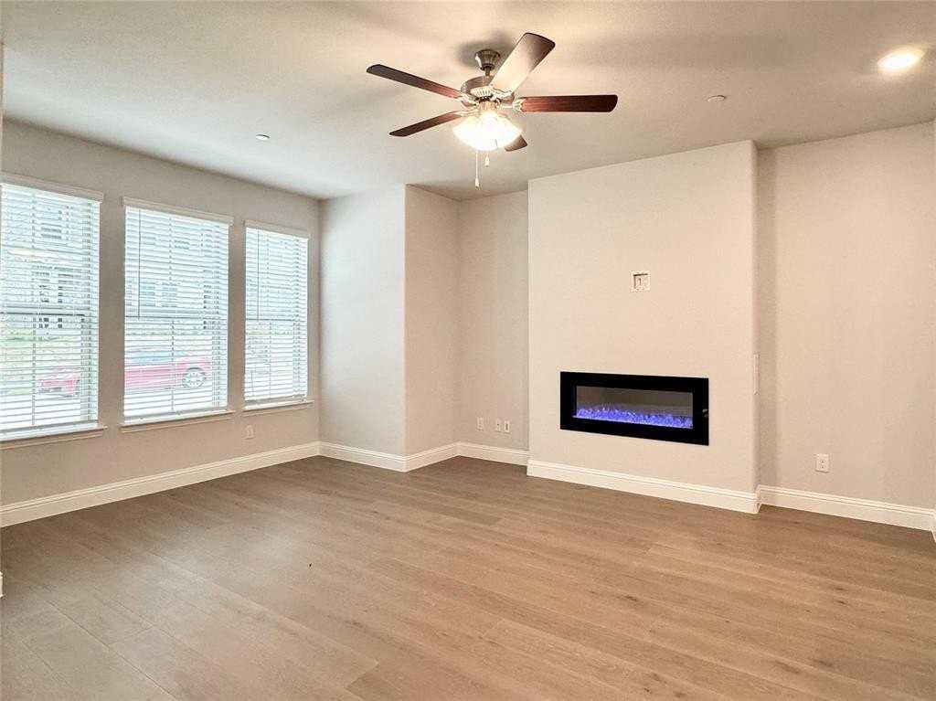 7830 Bayside Dr - Photo 4 of 25