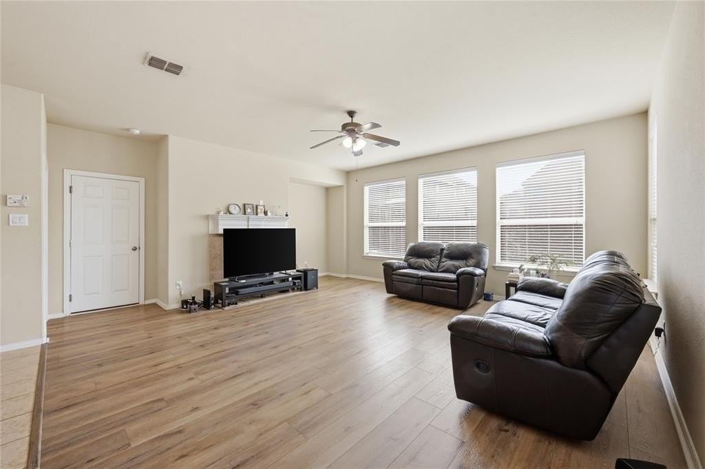 11945 Henderson Dr - Photo 4 of 20