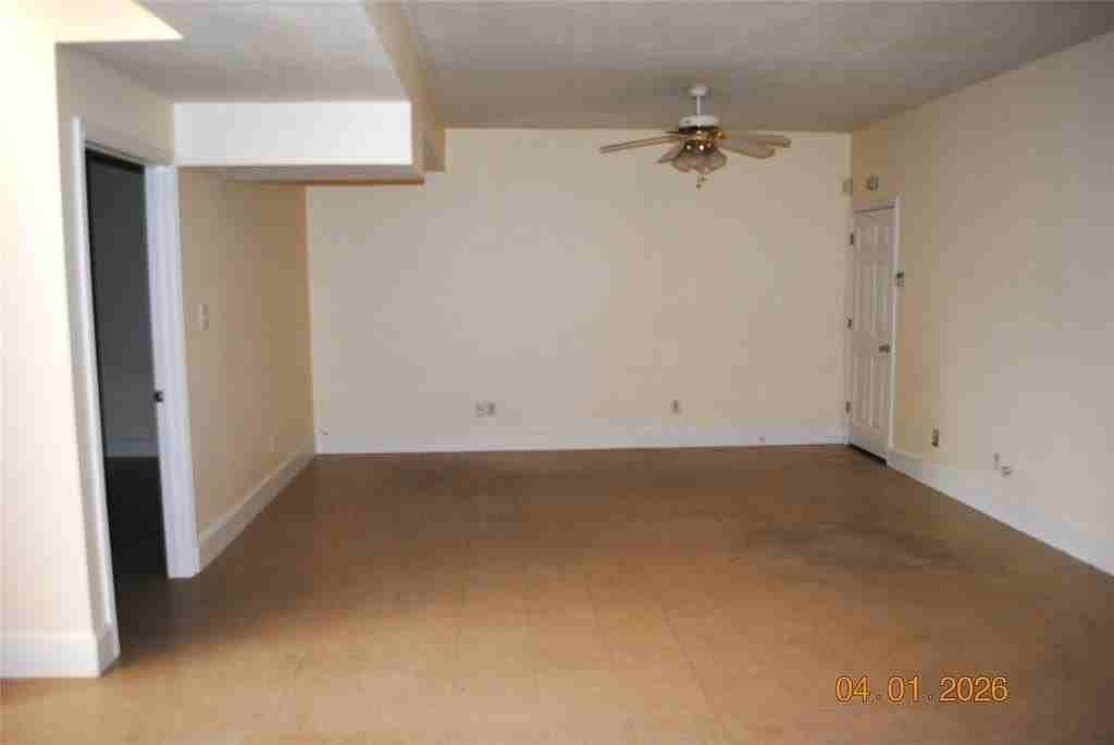 255 N Dallas Ave - Photo 2 of 7