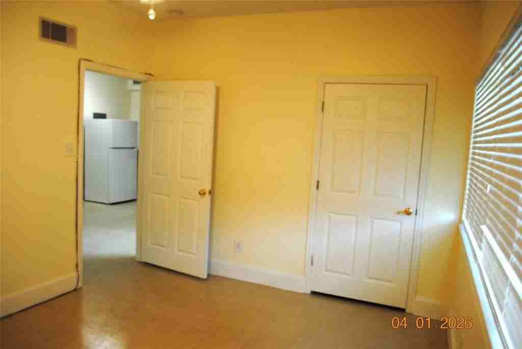 255 N Dallas Ave - Photo 5 of 7