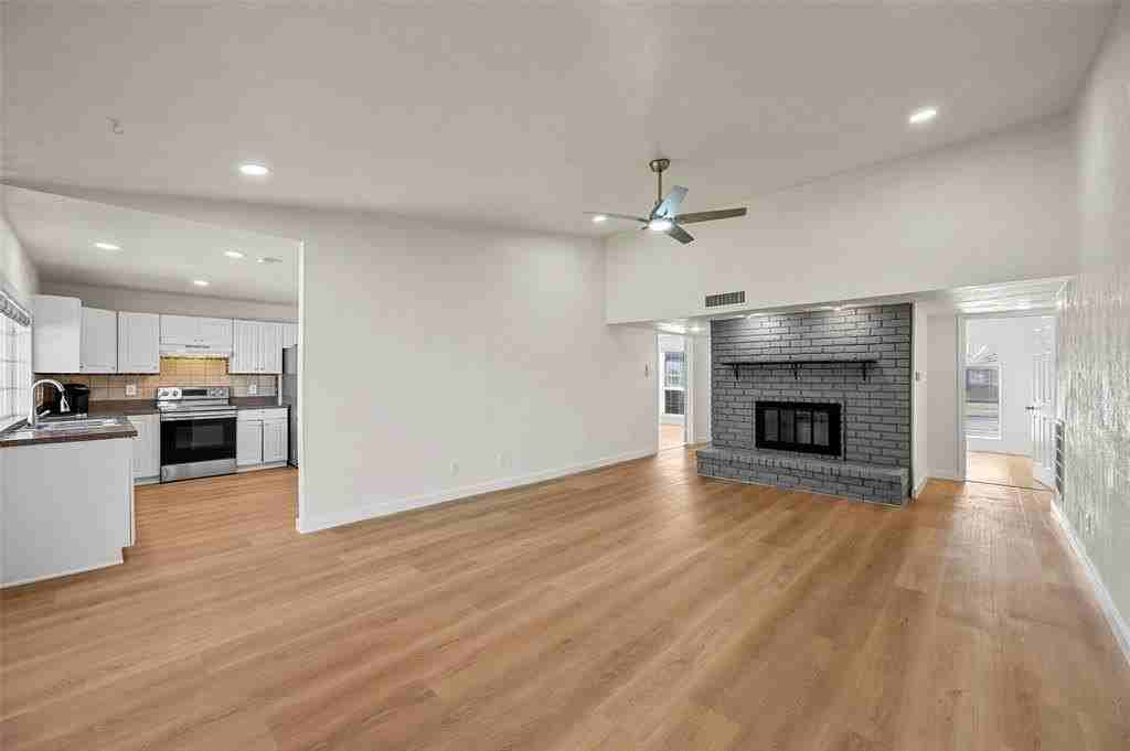 5117 Shannon Dr - Photo 3 of 18