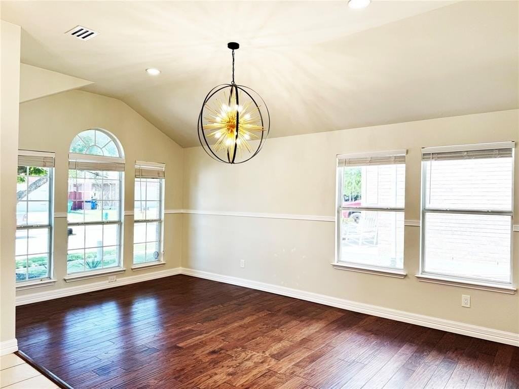 369 Bayberry Dr - Photo 3 of 40