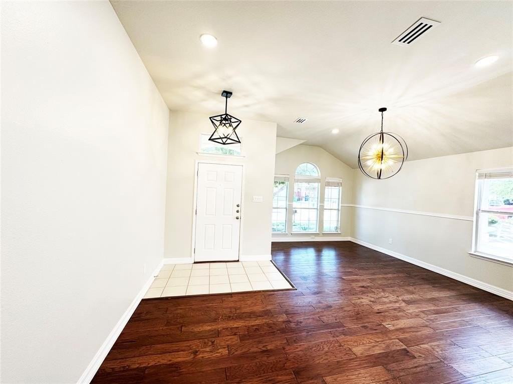 369 Bayberry Dr - Photo 4 of 40