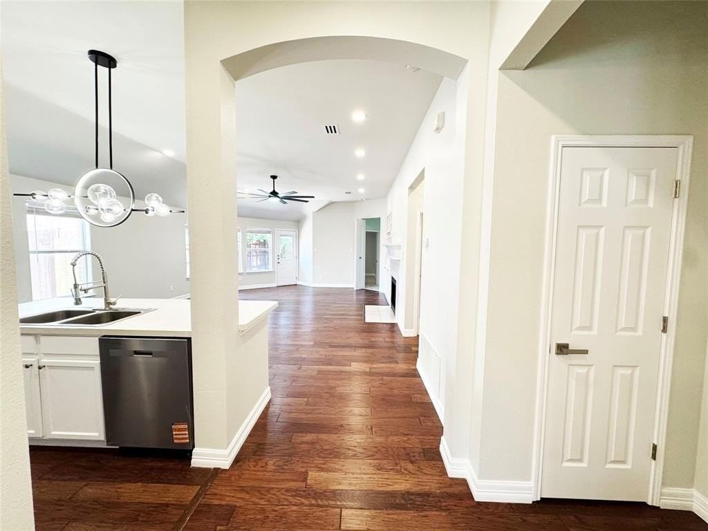 369 Bayberry Dr - Photo 5 of 40