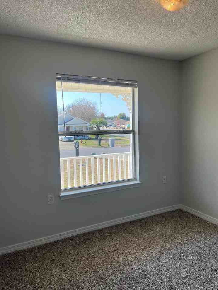 5574 Huntleigh Pl - Photo 2 of 16