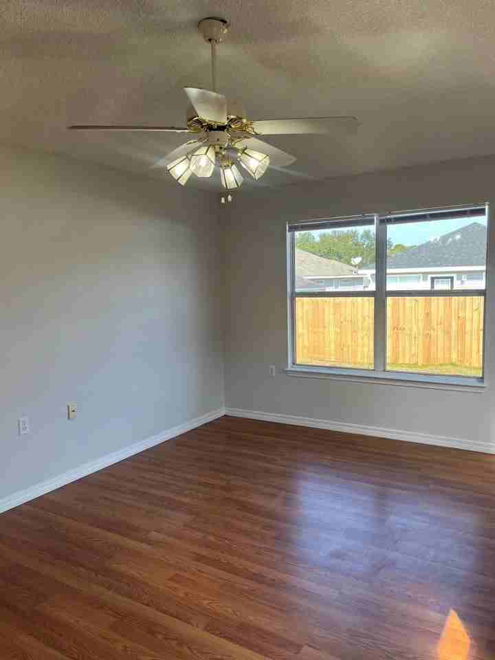 5574 Huntleigh Pl - Photo 4 of 16