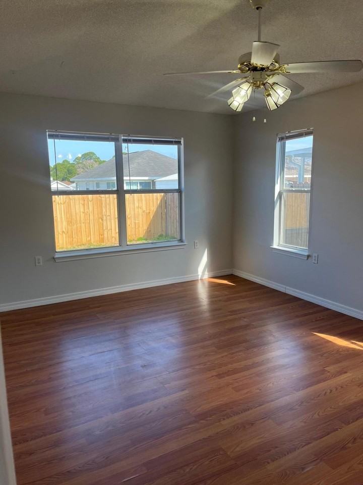 5574 Huntleigh Pl - Photo 5 of 16