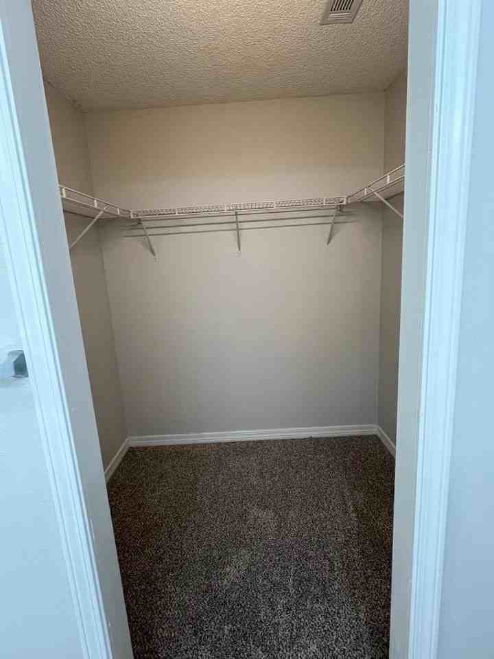 5574 Huntleigh Pl - Photo 7 of 16