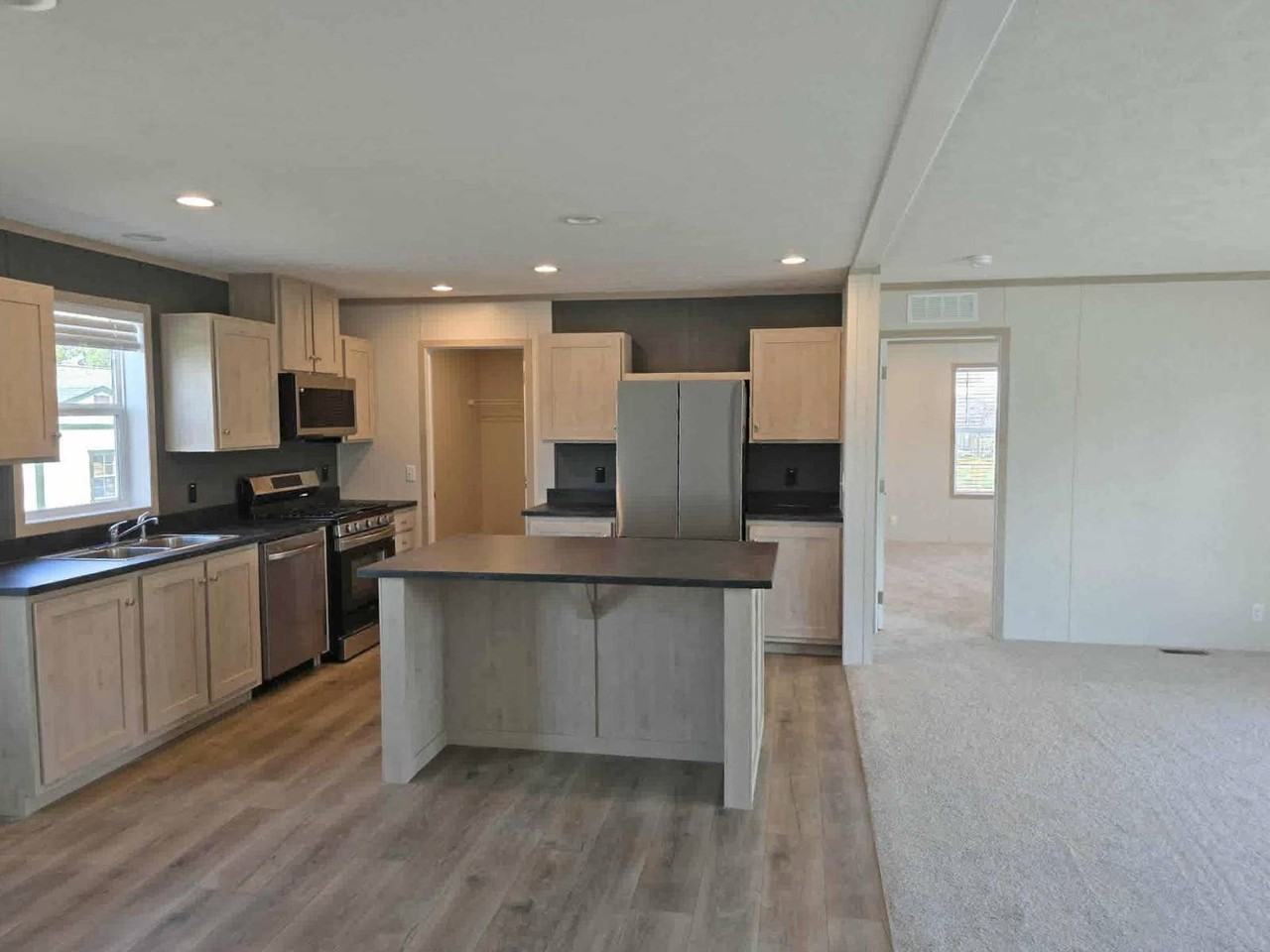 415 Nw Poplar Ave #19W - Photo 3 of 14