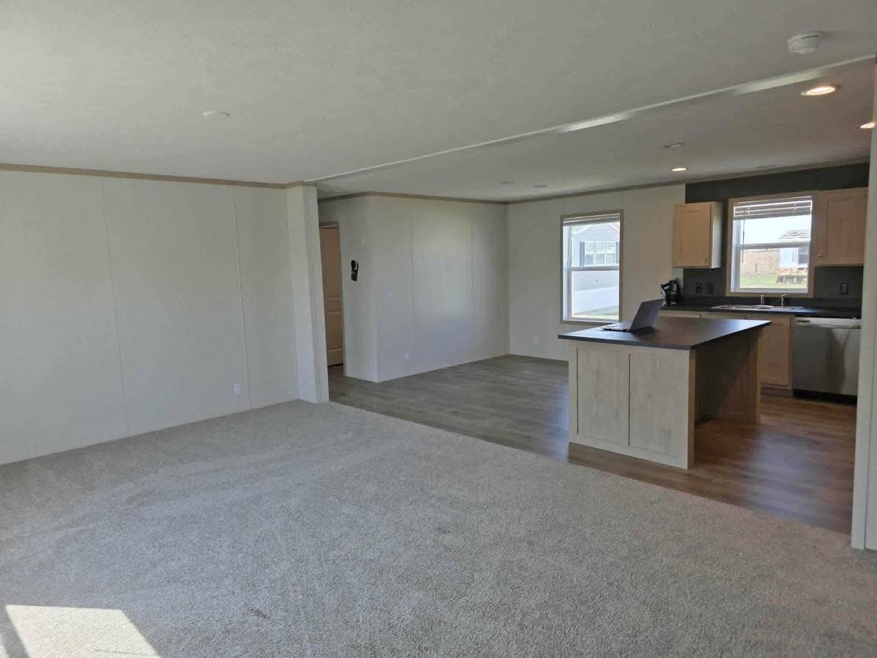 415 Nw Poplar Ave #19W - Photo 4 of 14