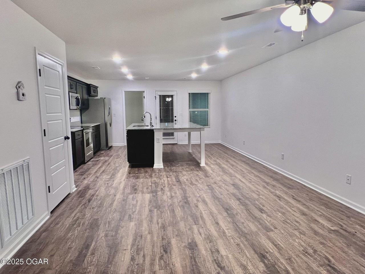 1100 Pawpaw Pl - Photo 3 of 21