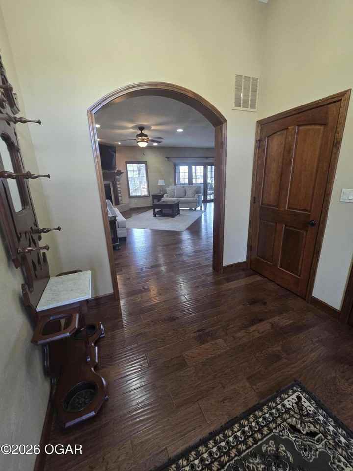 2626 S Monroe Ave - Photo 3 of 34