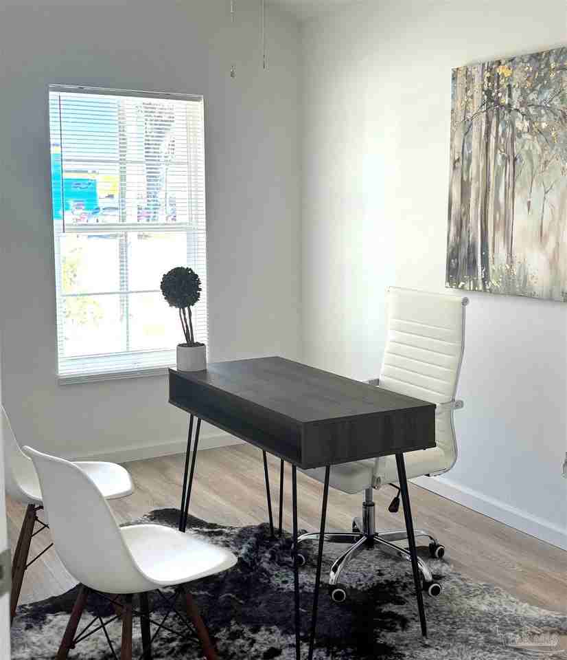 2117 W Jackson St - Photo 3 of 7