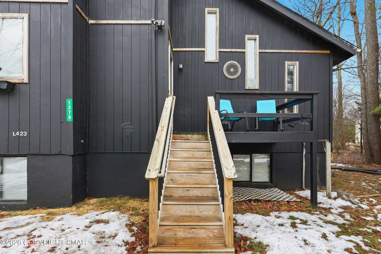 1379 Winding Way - Photo 3 of 46