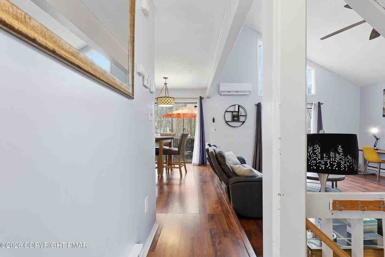 1379 Winding Way - Photo 5 of 46