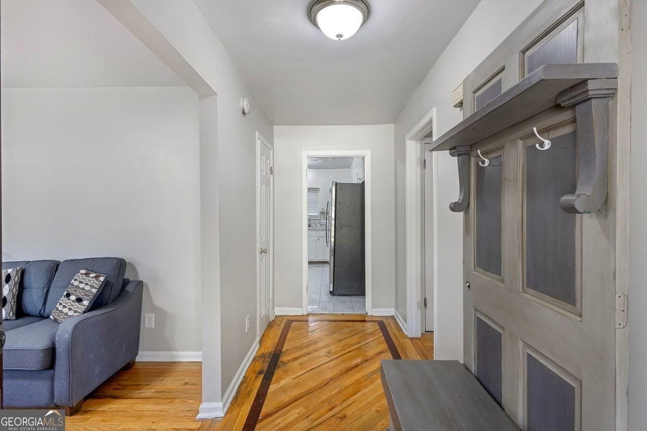 1246 Elgin Way - Photo 4 of 32