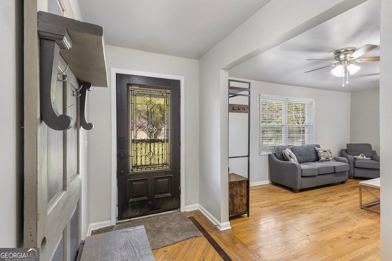 1246 Elgin Way - Photo 5 of 32