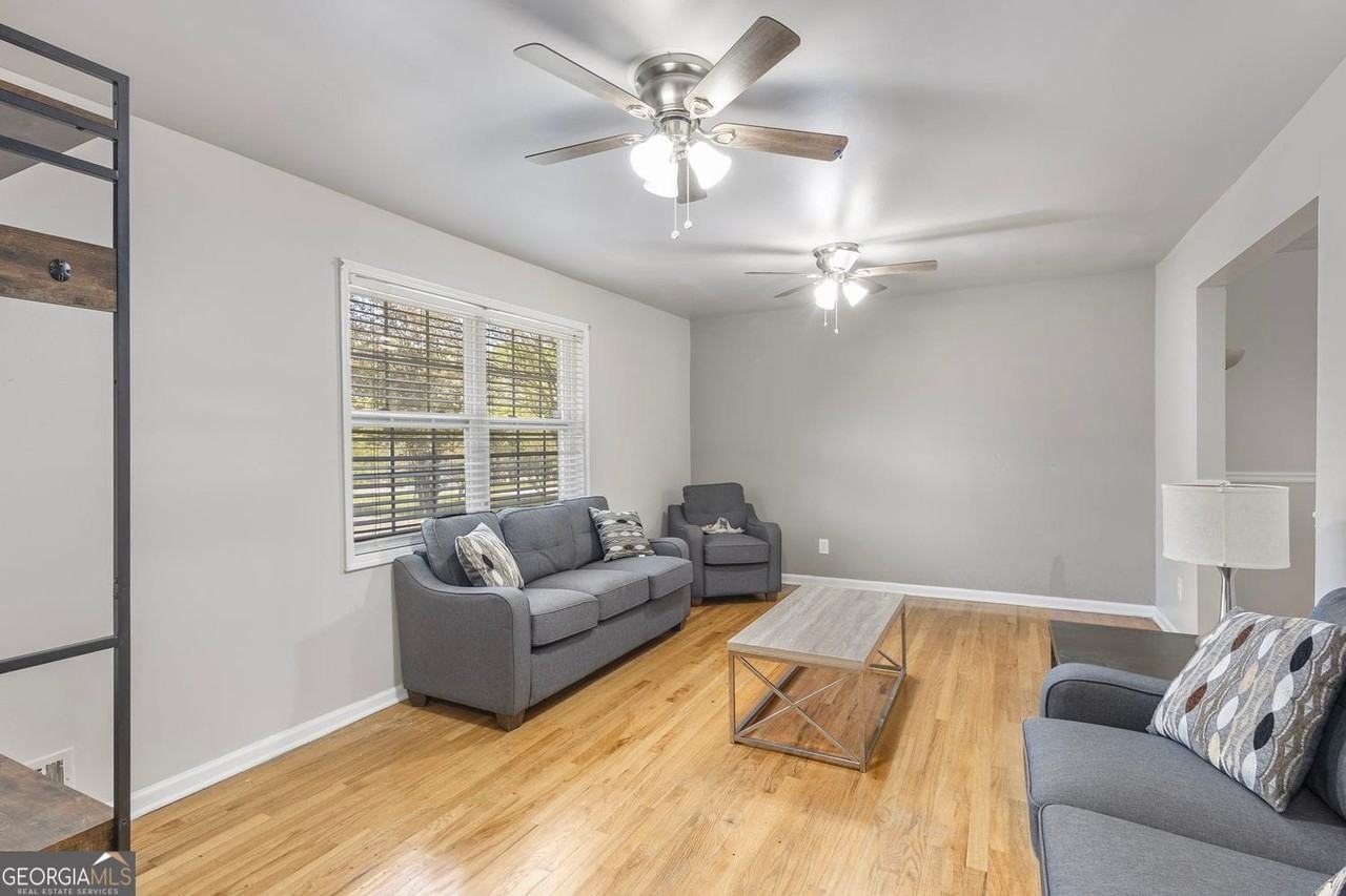 1246 Elgin Way - Photo 6 of 32