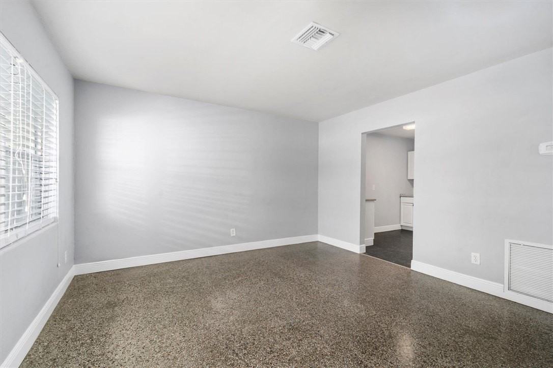 4123 18th Pl #4123 - Photo 5 of 17