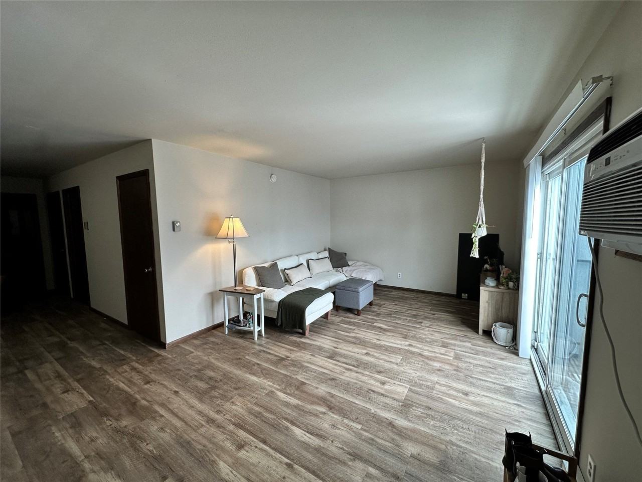 2703 Thomas Dr Apt 9 - Photo 4 of 13