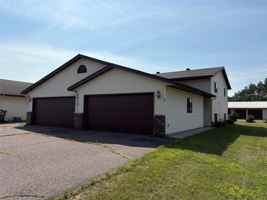 featured image of 2813 Edgewood Dr Apt 4 #Apt 4