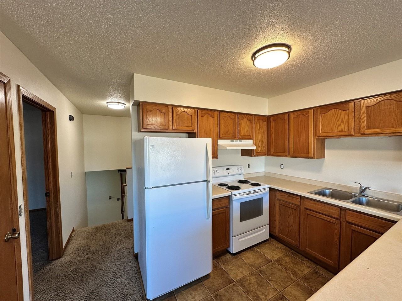2813 Edgewood Dr Apt 4 - Photo 4 of 14
