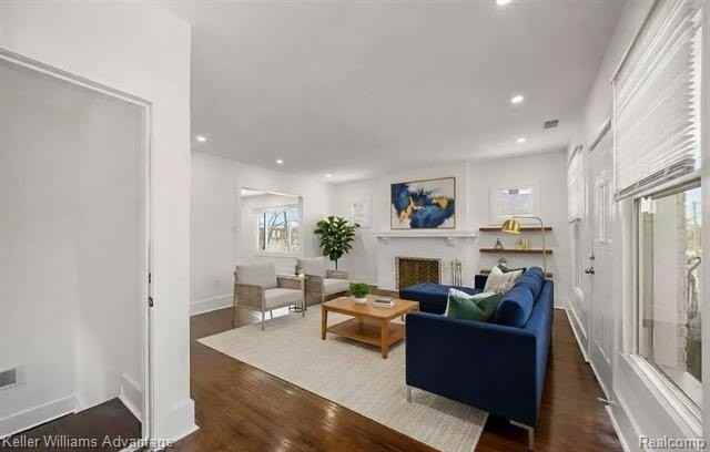 1975 Gladstone St - Photo 2 of 11