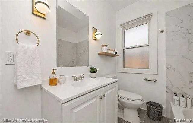 1975 Gladstone St - Photo 5 of 11