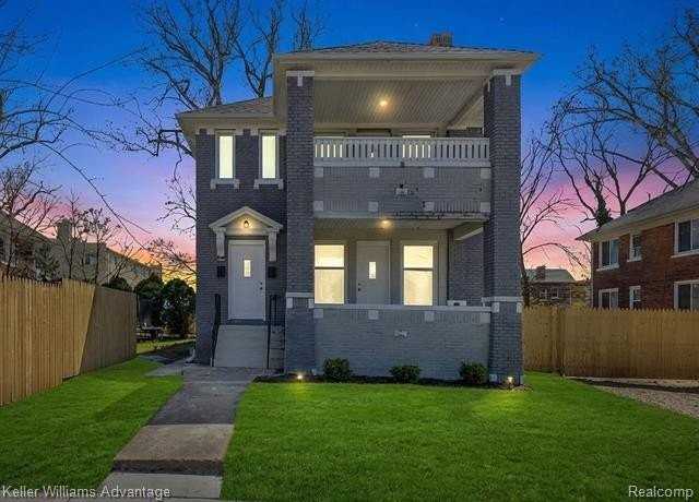 1975 Gladstone St - Photo 6 of 11