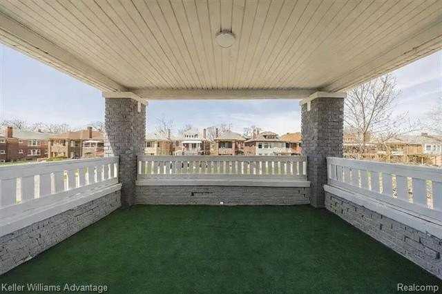 1975 Gladstone St - Photo 7 of 11