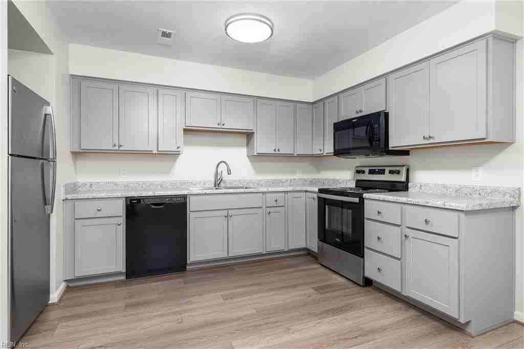 4520 Guam St - Photo 7 of 20