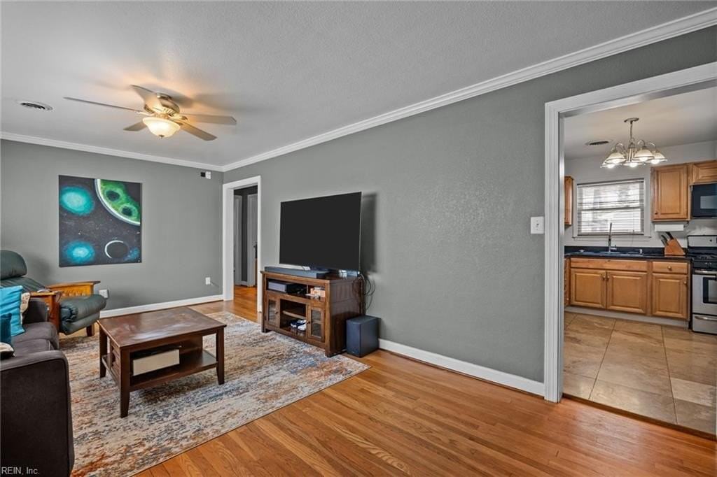 927 Gene Cres - Photo 6 of 23